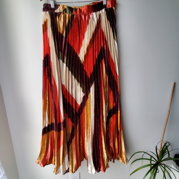 Truth NYC Pleated Smooth Maxi Skirt - Picture 3 of 10